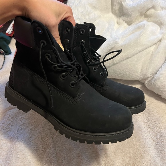 Womens timberland boots bought for daughter Christmas gift she wore once - Picture 3 of 3